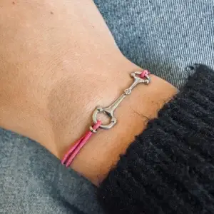 tess-products-equestrian-shop-armband-lana-zilver-bit-roze-1