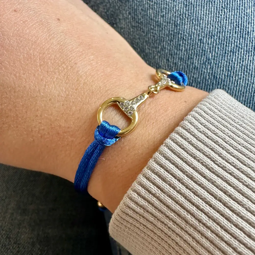 tess-products-equestrian-shop-armband-sam-goud-bit-blauw-1
